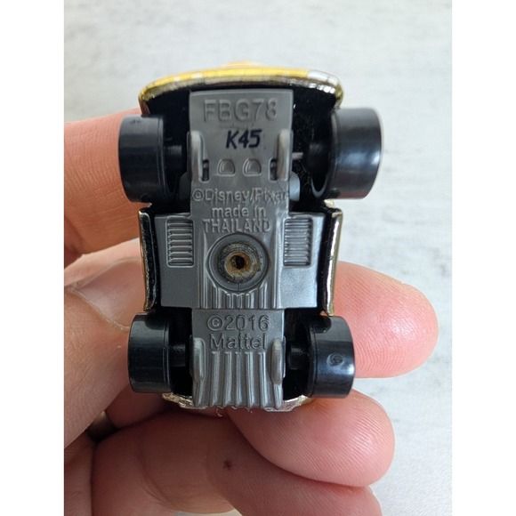 Mattel FBG78 METALLIC CRUZ RAMIREZ #38 Disney Pixar Cars 3 Mini Racer - Picture 5 of 5